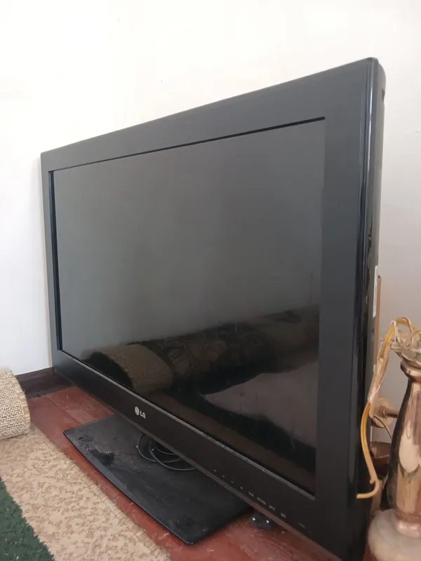 Televizor Lg oldin chiqqan smart emas 32lik