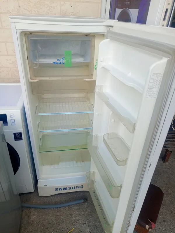 просто продаётся холодильник Samsung хороший — фото 1