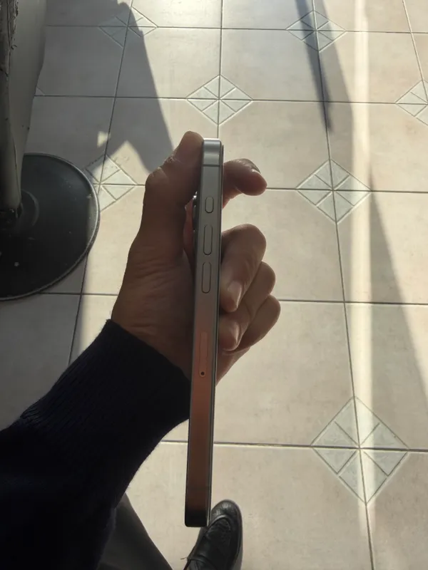 iphone 15 pro titatnium 4