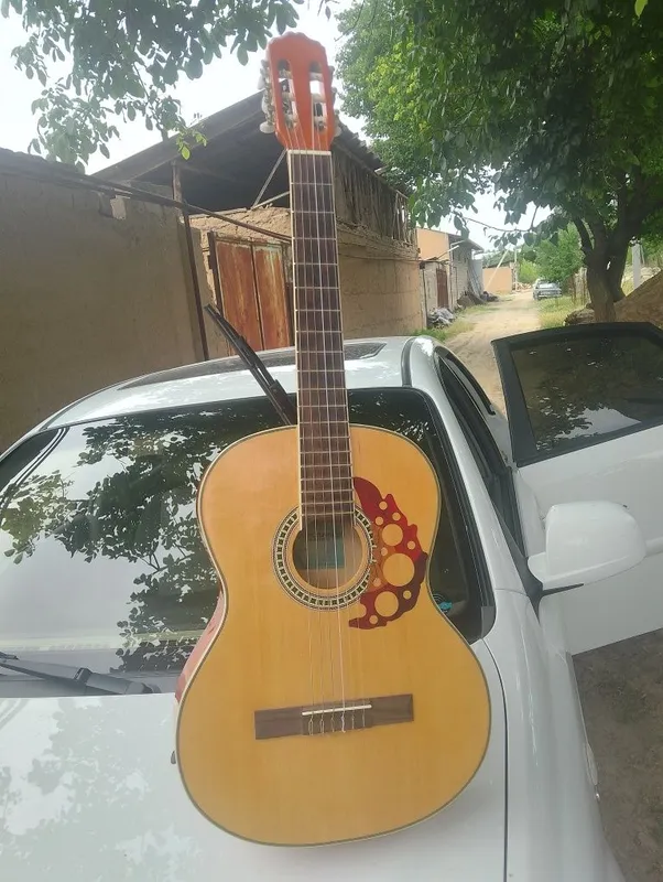 Gitara sotiladi toʻliq maʼlumot telefon da