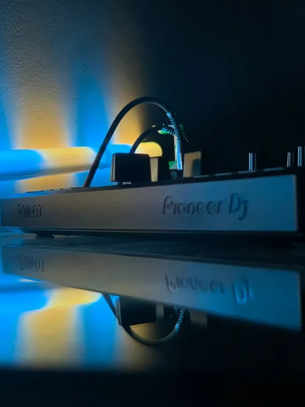Dj pult pioneer 200 sotiladi — фото 2