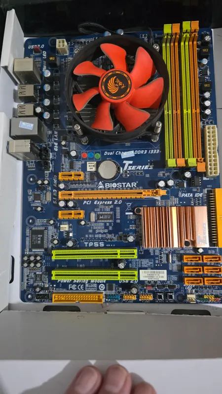 Продам 2 компьютера DDR3, в придачу пустые корпуса 5
