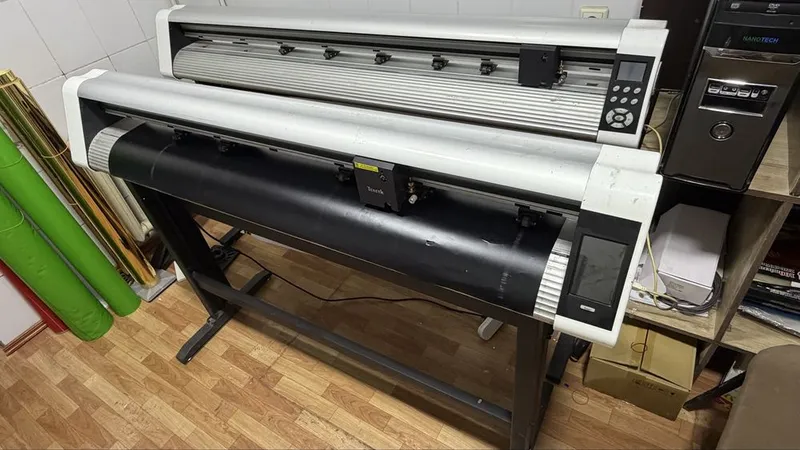Plotter rezka 1.3 lik sotiladi 1 Plotter rezka 1.3 lik sotiladi 1