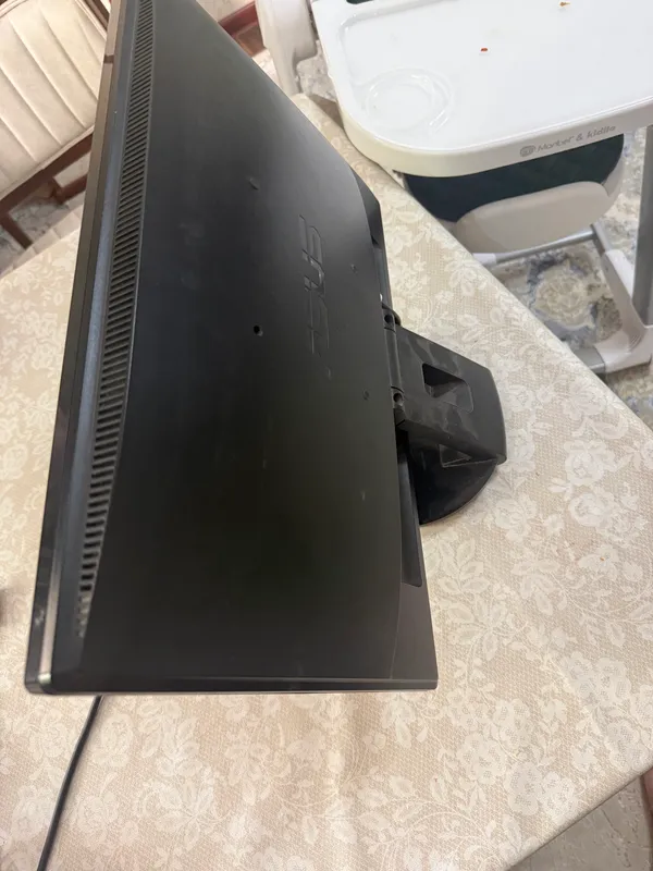 Asus monitori 1 Asus monitori 1