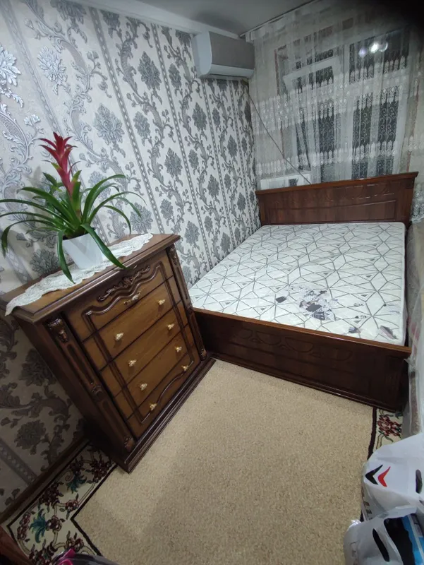 Продаётся спальный гарнитур: кровать + комод