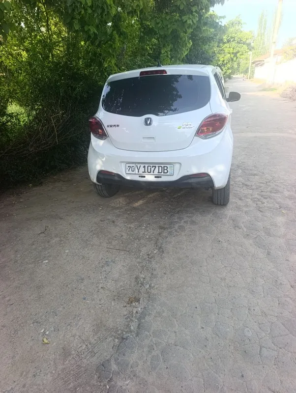 Changan ben ben e-star вариантда ҳам сотилади.