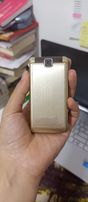 Samsung buklanadigan (Flip) telefon 6 Samsung buklanadigan (Flip) telefon 6