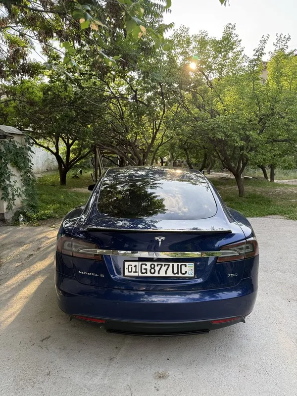 Tesla Model S синий металик цвет который привлечет внимание окружающих 6 Tesla Model S синий металик цвет который привлечет внимание окружающих 6