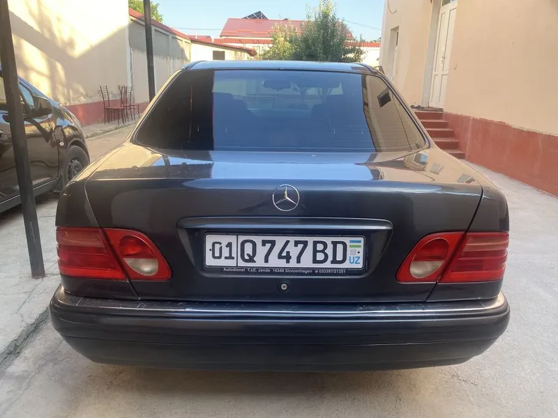 Mercedes-Benz E-Class W210 5