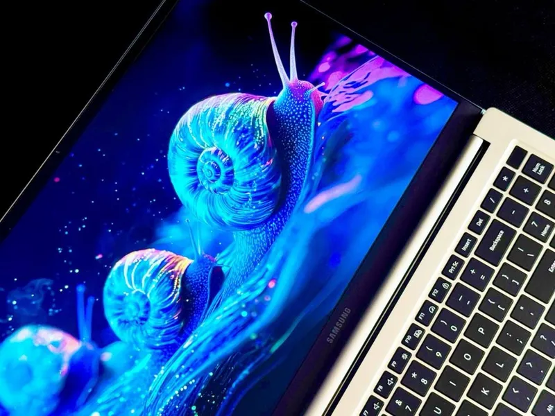 SAMSUNG gAlAxY BOOK NP754XFG exclusive modellardan BIRI 3 SAMSUNG gAlAxY BOOK NP754XFG exclusive modellardan BIRI 3