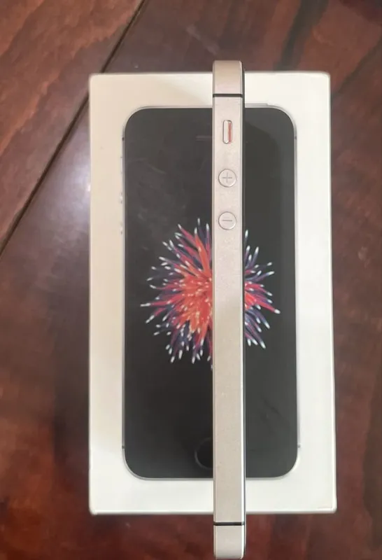 iPhone SE 2016, 64 ГБ 4 iPhone SE 2016, 64 ГБ 4