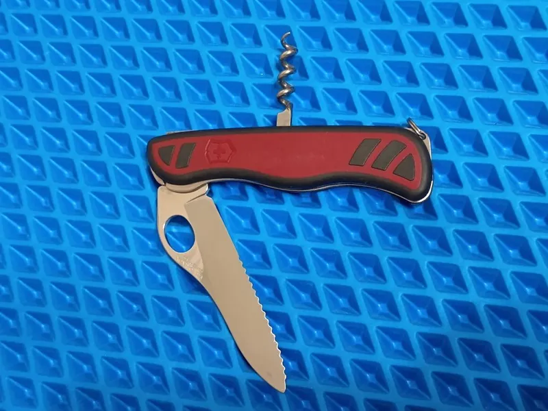 Продам небольшую коллекцию ножей Victorinox 2 Продам небольшую коллекцию ножей Victorinox 2
