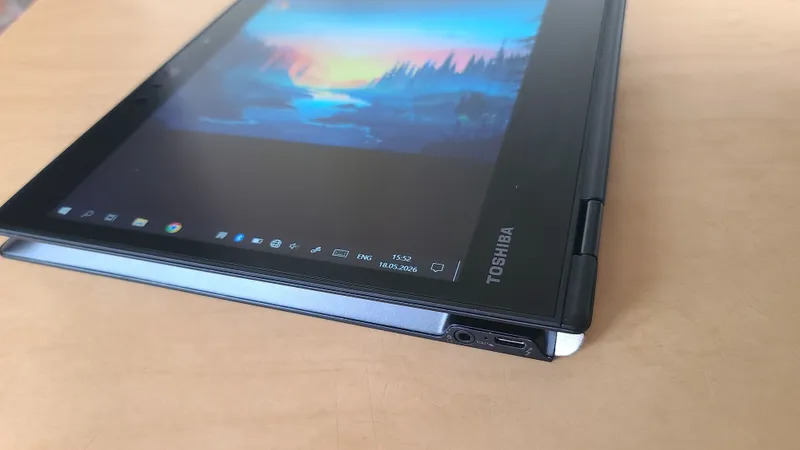 Toshiba x365, core i3