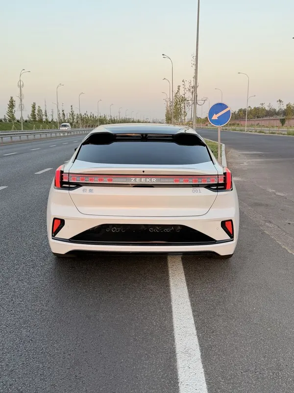 Zeekr 001 You z-sport restayling 4