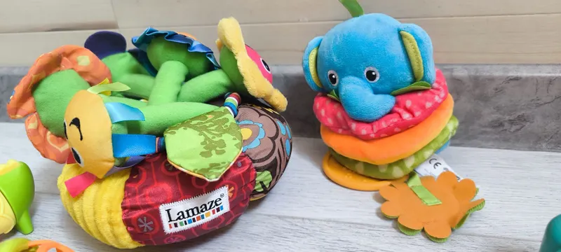 Lamaze Infantino Sozzy Fisher price 2 Lamaze Infantino Sozzy Fisher price 2
