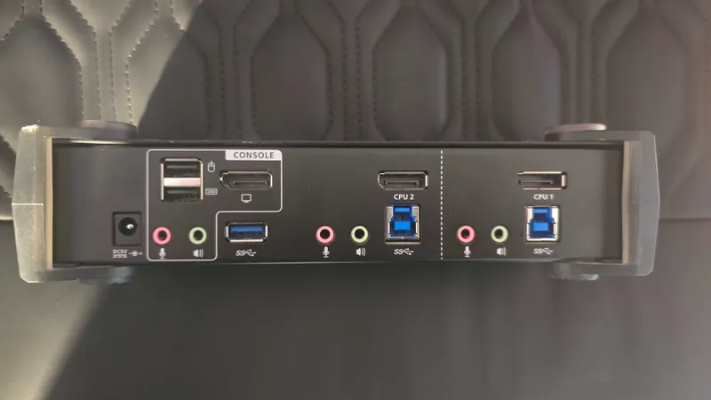 4K 2-Port USB DisplayPort KVM Switch — фото 3