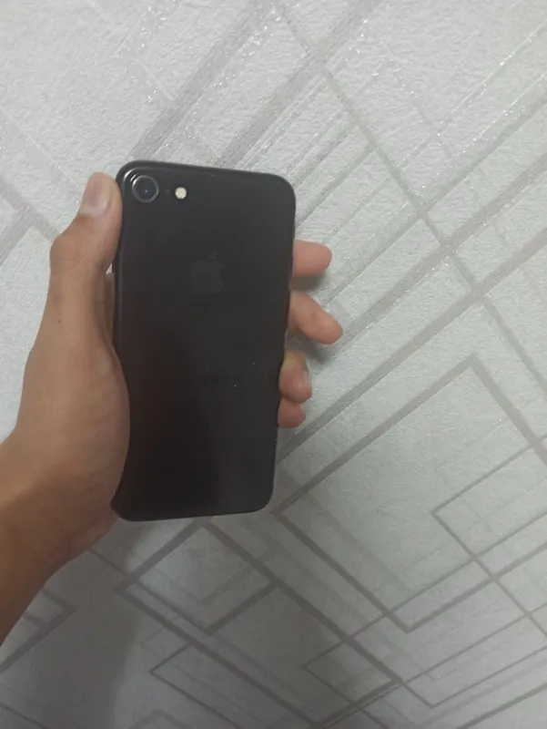 iPhone 7 128 gb srocna sotiladi kelishiladi