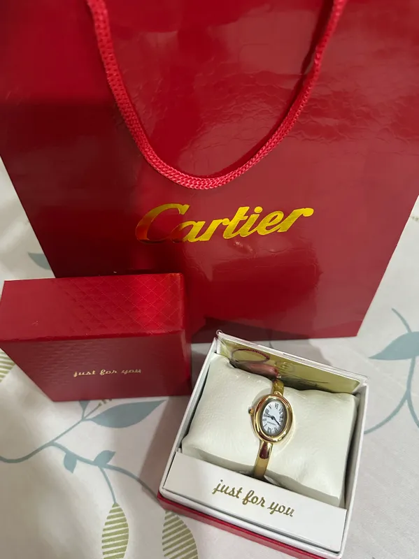 часы Cartier, в подарочной упаковке, с докуметами