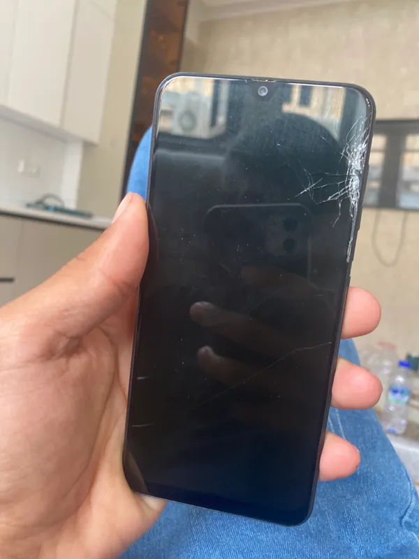 galaxy A30 ekran singan orqakorpus yoq zor ishledi — фото 1