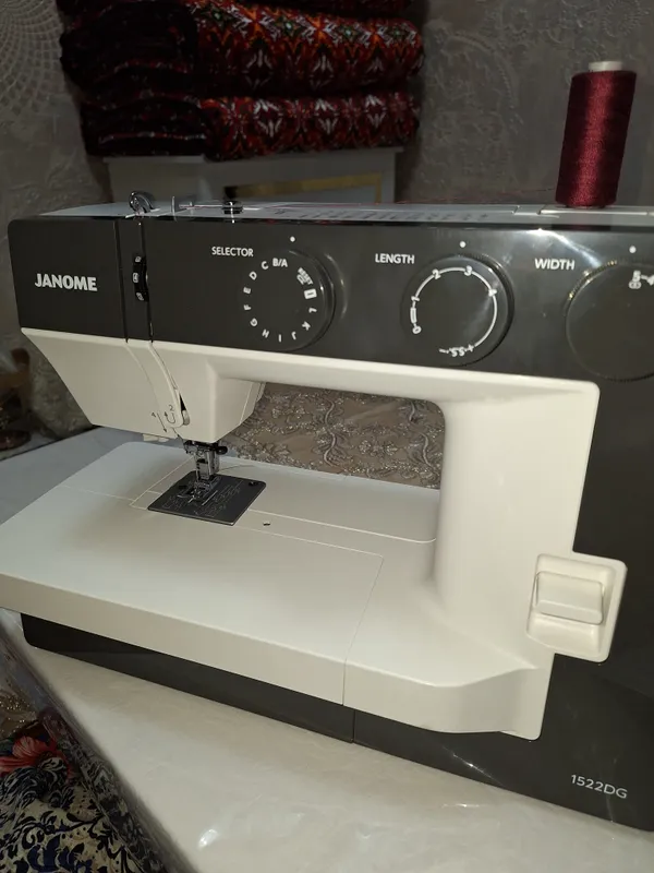 Название Janome, состояние идеальное, почти не использовалась 2